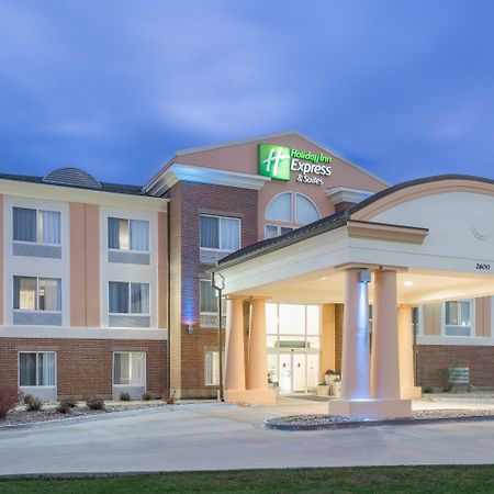 Holiday Inn Express Hotel & Suites Ames, An Ihg Hotel Exterior photo