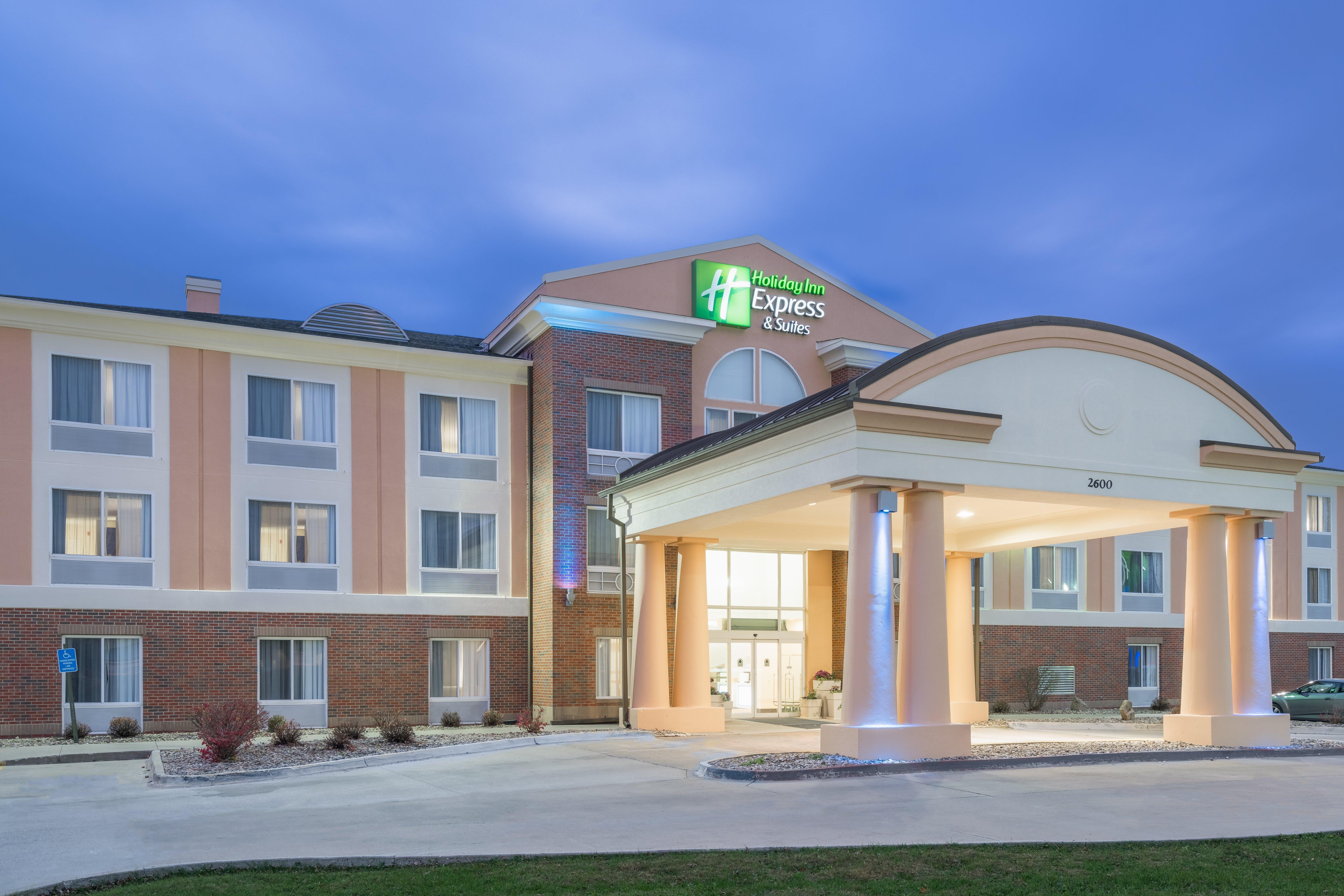 Holiday Inn Express Hotel & Suites Ames, An Ihg Hotel Exterior photo
